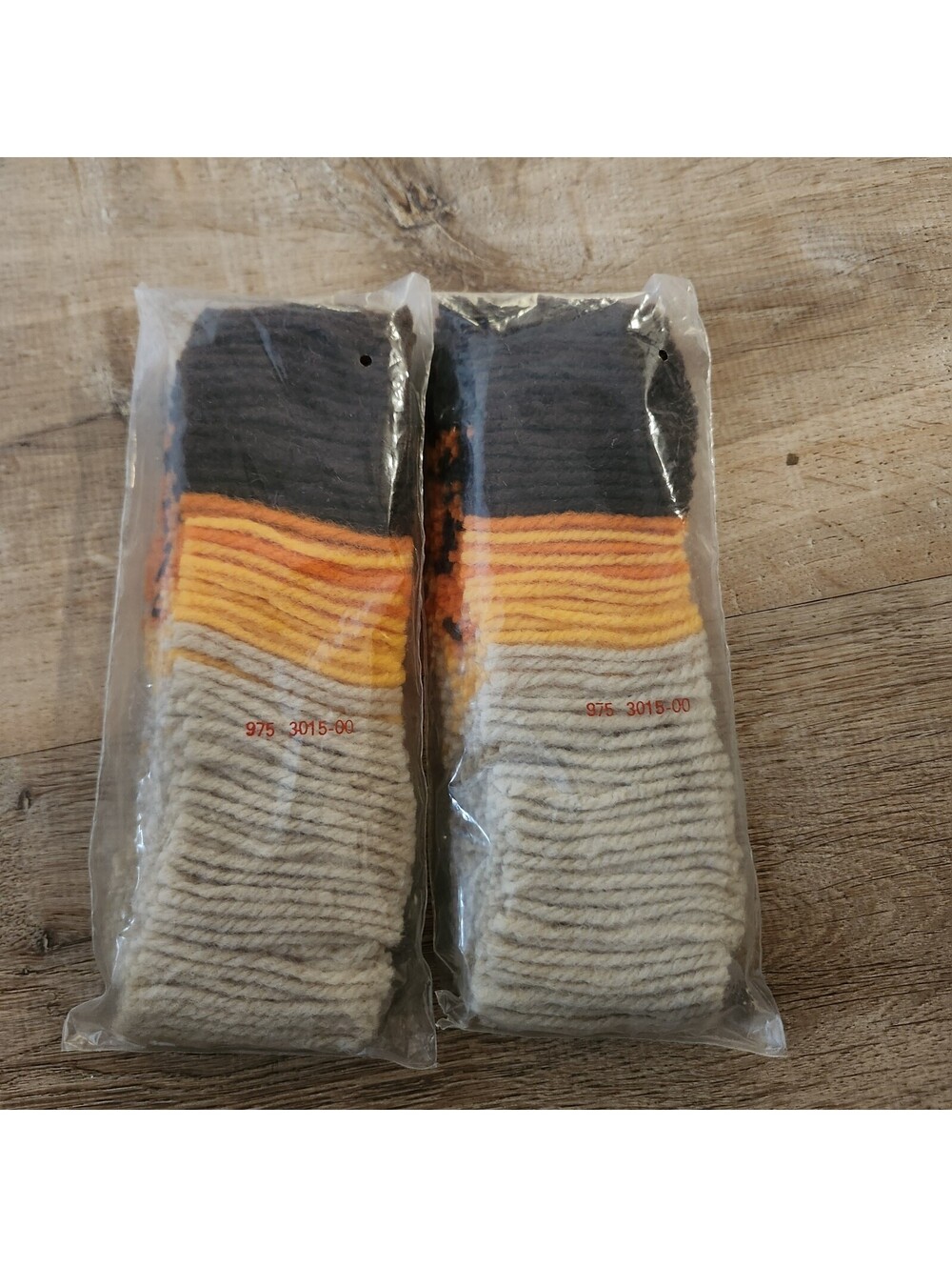 Vtg Red Heart Latch Hook Bulky Rug Yarn NOS 2pkgs Brown, Tan, Orange, Lt Orange